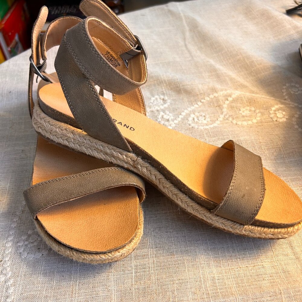 LUCKY BRAND' LEATHER STRAP SANDALS - 7.5 M -ANKLE STRAP- VERY LITTLE WEAR-CLEAN